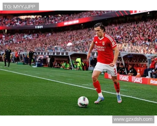 1米74足球明星的传奇之路与他在绿茵场上的辉煌成就