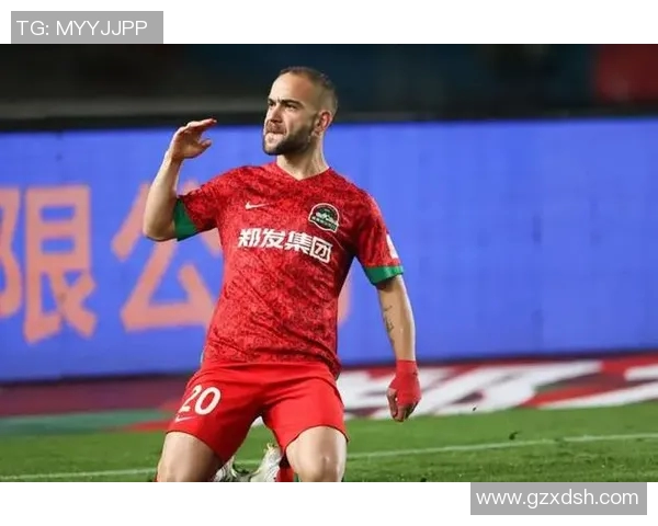 22号足球明星敬礼展现团队精神与个人魅力的完美结合 22号足球明星敬礼展现团队精神与个人魅力的完美结合