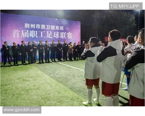 右脚球技卓越的足球明星们如何在绿茵场上展现风采与实力 右脚球技卓越的足球明星们如何在绿茵场上展现风采与实力